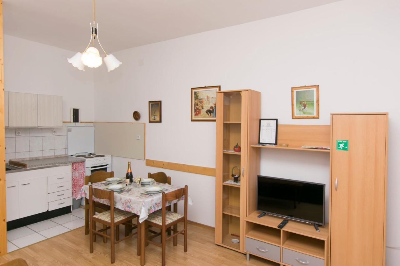 Apartments Amalija Vodice Exteriör bild
